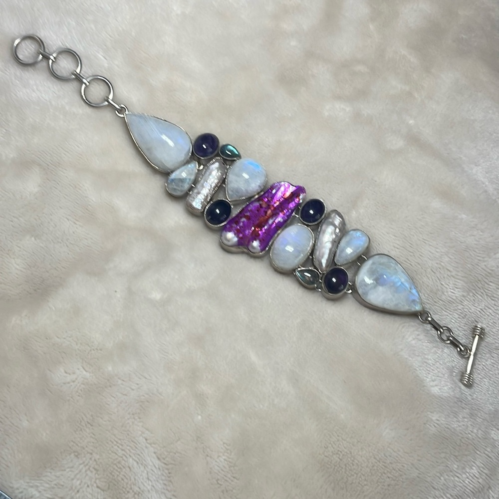 Woman’s bracelet, Briva pearl, moonstone, amethyst, labradorite silver